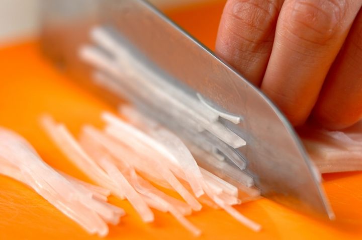 大根のディル風味マリネの下準備1