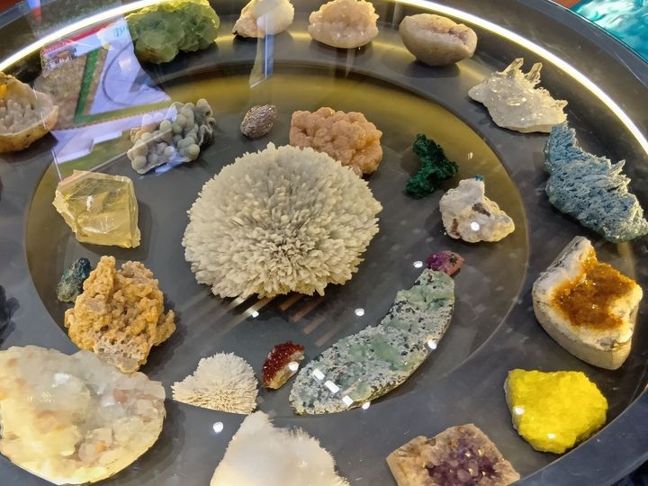 地球が生んだ奇跡ともいえる天然石の世界、本当に奥が深いですよね～！