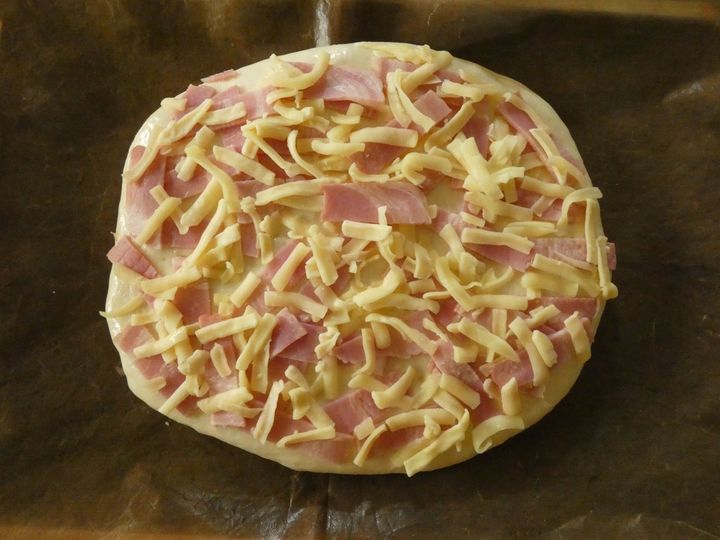 一次発酵までホームベーカリーにおまかせ！「ベーコンチーズフォカッチャ」