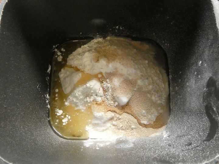 一次発酵までホームベーカリーにおまかせ！「ベーコンチーズフォカッチャ」