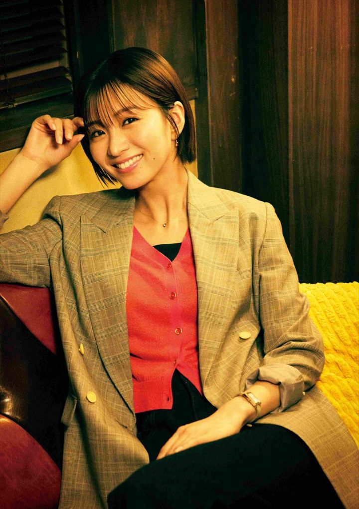 ドラマ『プロフェッショナル 保険調査員・天音蓮 』に出演する岡崎紗絵 （C）フジテレビ width=