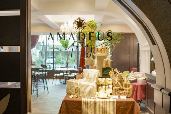 名建築の意匠を再現したレトロビルで中欧の食文化を体感！中之島にある「Cafe AMADEUS STORY」