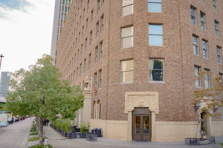 名建築の意匠を再現したレトロビルで中欧の食文化を体感！中之島にある「Cafe AMADEUS STORY」