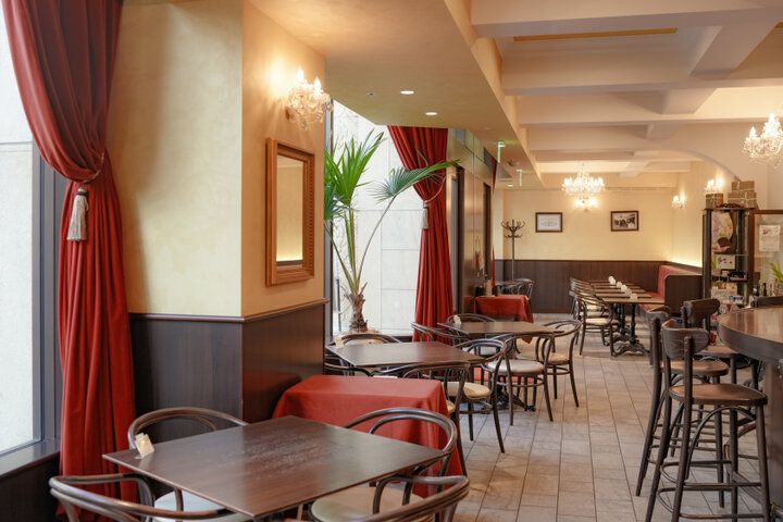 名建築の意匠を再現したレトロビルで中欧の食文化を体感！中之島にある「Cafe AMADEUS STORY」