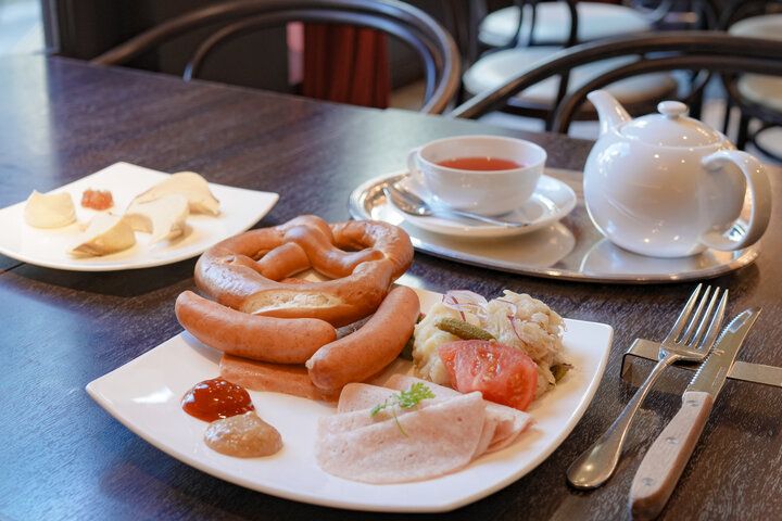 名建築の意匠を再現したレトロビルで中欧の食文化を体感！中之島にある「Cafe AMADEUS STORY」