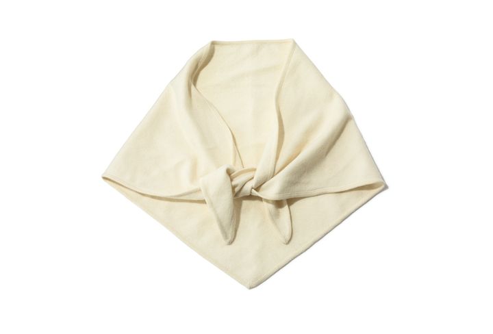 滑らかな肌触りがクセになるカシミア100％の新作ストール