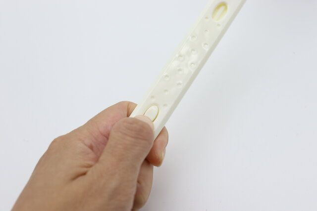 ダイソー コップ・ボトル洗いスポンジ（2段伸縮） 伸縮ボタン