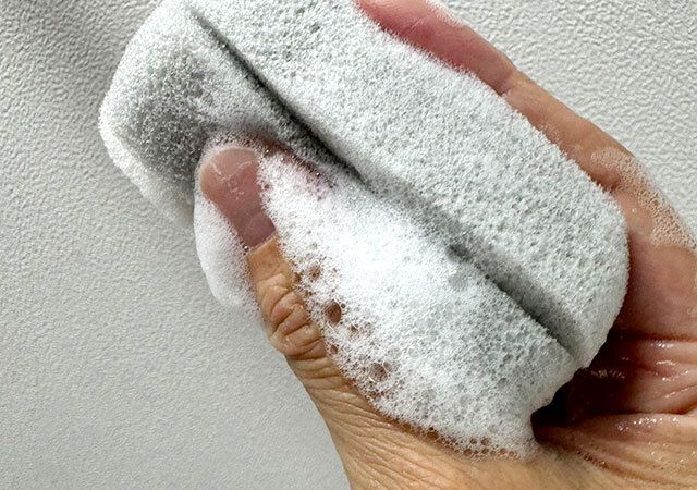 ダイソー コップ・ボトル洗いスポンジ（2段伸縮） 泡立ち