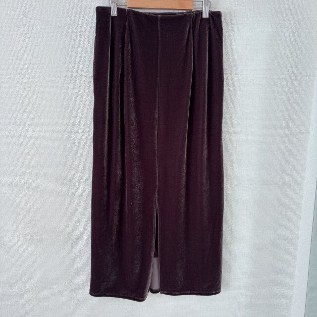 後ろはスリット入り