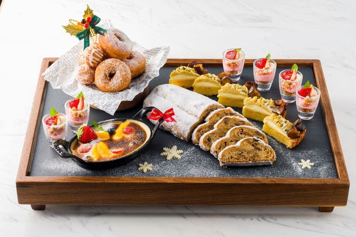 パティシエ特製シュトーレンをはじめとしたデザート各種