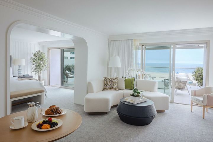 各客室とスイートは、地中海を航海するヨットにインスピレーションを得たデザイン。Photo_ Tanveer Badal