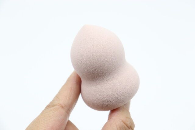 メイクパフ（ホイップ型、ケース付） 形状