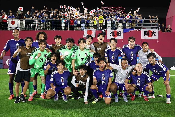 画像: 大会途中ながら新ユニフォームへ移行し、南アフリカに快勝したU-17日本代表 (C)Getty Images