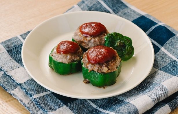 「ピーマンの肉詰め」 （C）キキ／KADOKAWA