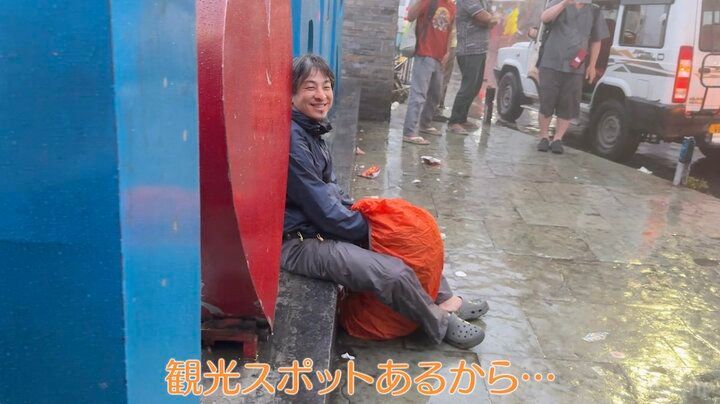 【写真・画像】「ひろゆき置いていかれたの？」インドで置き去りにされるひろゆきの姿に視聴者爆笑「チラ見せおもろすぎw」「ひろゆきを探せLv1」 3枚目