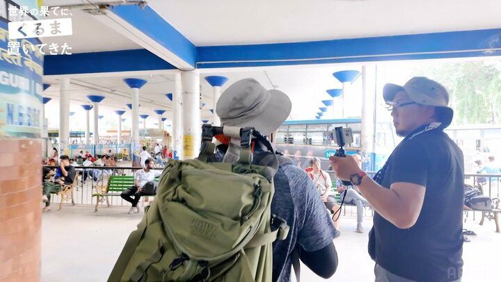 【写真・画像】「ひろゆき置いていかれたの？」インドで置き去りにされるひろゆきの姿に視聴者爆笑「チラ見せおもろすぎw」「ひろゆきを探せLv1」 2枚目