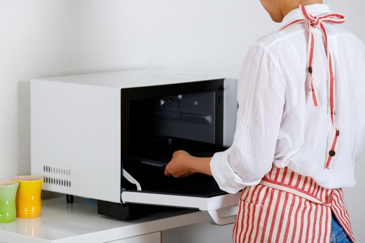 プロ直伝【電子レンジと冷蔵庫の掃除術】疲れずピカピカにするコツはこれ！