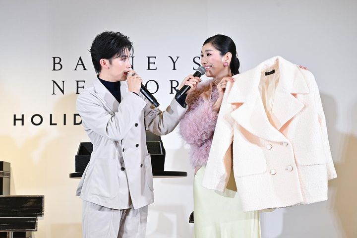 画像: 【BARNEYS NEW YORK】コート¥94,600 www.barneys.co.jp