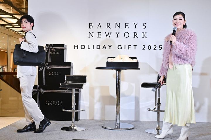 画像: 【BARNEYS NEW YORK】バッグ¥60,500 www.barneys.co.jp