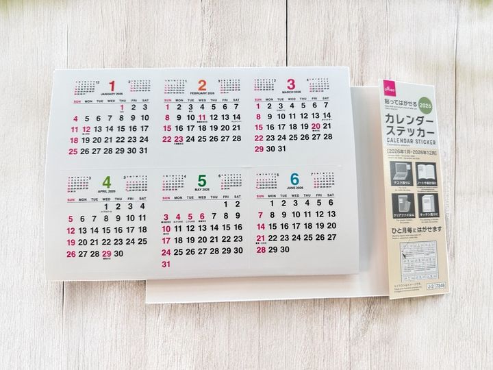 ダイソー「2026年カレンダー（ステッカー）」JANコード：4550480807348