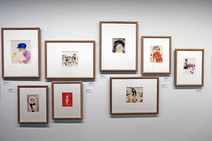 「装いの翼 いわさきちひろ、茨木のり子、岡上淑子」展示風景 いわさきちひろの作品