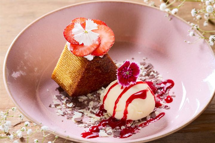 長崎県産イチゴとバームクーヘン