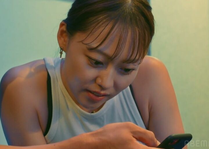 【写真・画像】ミスインターナショナルの34歳美女、体のラインあらわなトレーニング姿でイケメンマッチョとジムデート 1枚目