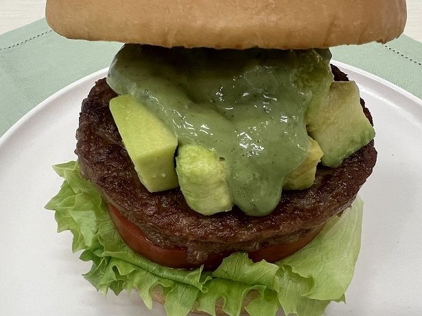 アボカドがゴロゴロ入っている見た目のインパクトも大