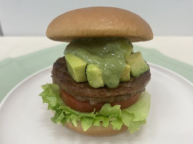 期間限定販売の「アボカドバーガー」