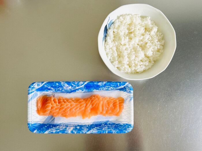 サーモンのお刺身がとびきり可愛い「ミニかぼちゃ」に大変身！おもてなしにもぴったりのアレンジです♪