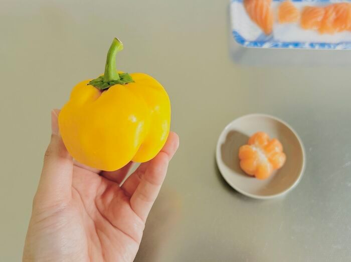 サーモンのお刺身がとびきり可愛い「ミニかぼちゃ」に大変身！おもてなしにもぴったりのアレンジです♪