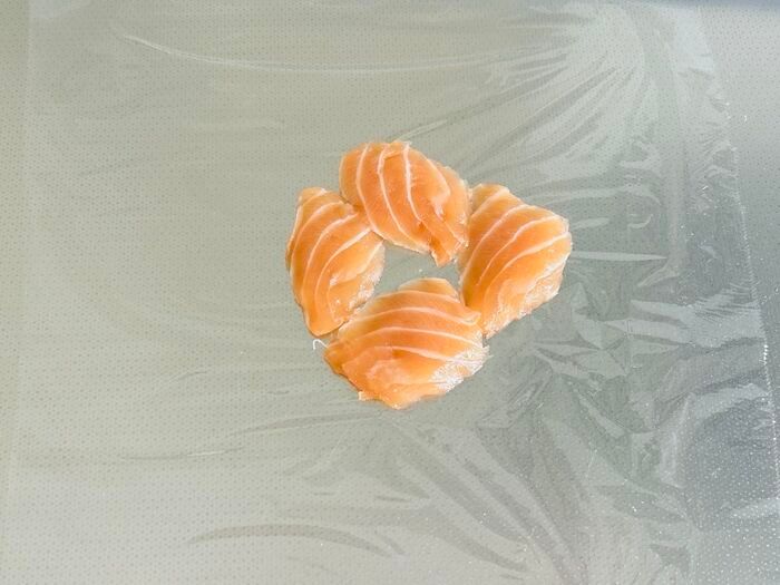 サーモンのお刺身がとびきり可愛い「ミニかぼちゃ」に大変身！おもてなしにもぴったりのアレンジです♪