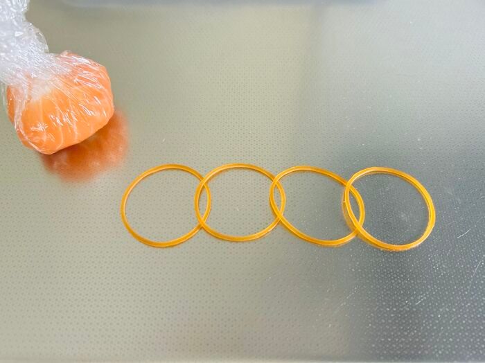 サーモンのお刺身がとびきり可愛い「ミニかぼちゃ」に大変身！おもてなしにもぴったりのアレンジです♪