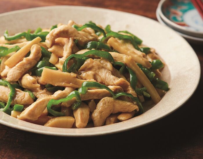 【笠原将弘さん】1枚150円の鶏むねで作る「チンジャオチキン」の作り方。ロース以上の美味しさに仕上がります！