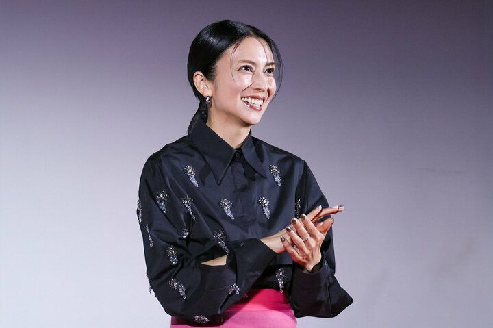 【写真・画像】柴咲コウ、横山裕の“丸出し”姿に驚愕「あんなにいいの？」 ドラマ『スキャンダルイブ』イベントで素顔を暴露 3枚目