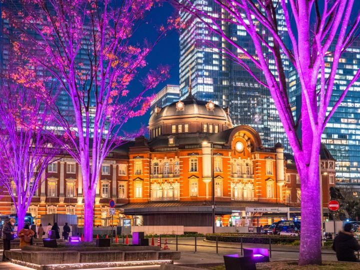 東京都は西新宿で「TOKYO NIGHTTIME PROJECT」を実施し、アートイルミネーションと大みそかのカウントダウンイベントを開催予定です。カウントダウンの参加も募集中で、多くの人と年末年始を盛り上げます。