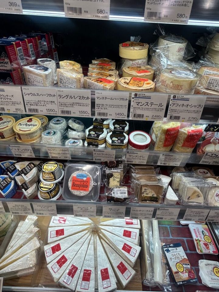 ワインのお供、チーズのバリエも豊富なセレクション