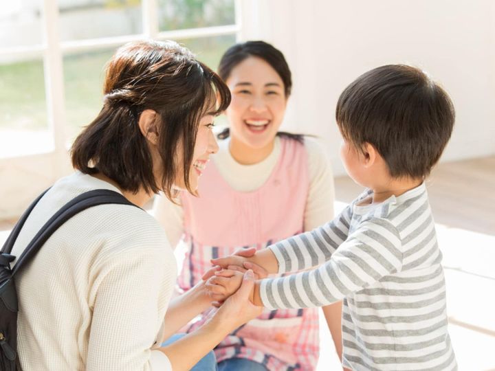 千代田区では、区立幼稚園・幼保一体施設・こども園の2026年度途中入園を募集しています。3歳から5歳までの幼児が対象で、基本保育料は無料。定員に空きがある場合は随時申し込みを受け付けています。