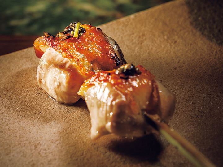 渋谷『特選髙坂鶏 克つ鳥』の「抱き身」の塩焼き