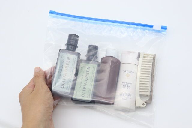 ジィーっと音が出るスライダーフリーザーバッグ（Mサイズ） スキンケアアイテム収納