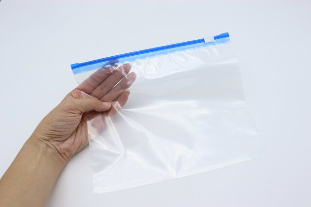 ジィーっと音が出るスライダーフリーザーバッグ（Mサイズ）