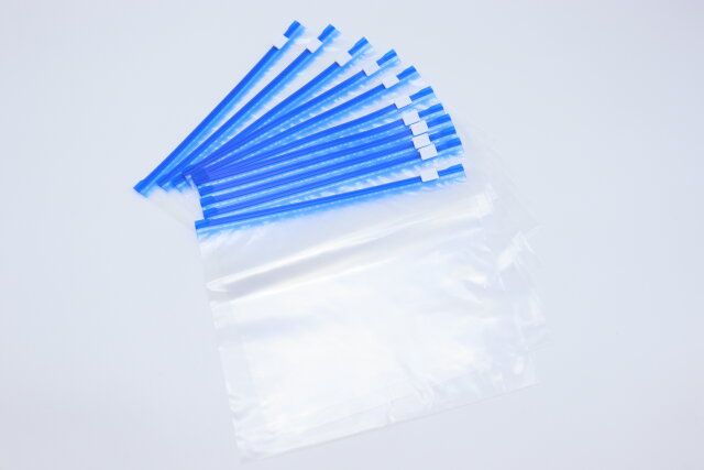 ジィーっと音が出るスライダーフリーザーバッグ（Mサイズ） 11枚入り