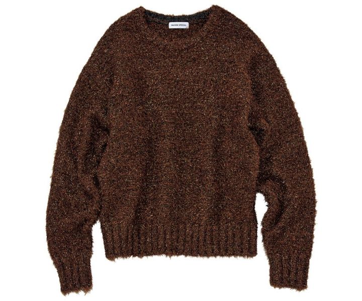 煌びやかなラメが心躍る気分に。ニット￥17,930（メゾンスペシャル／メゾンスペシャル 青山店）
