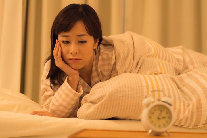 ストレスを感じて眠れないときにやりがちなNG行為とは？（画像はイメージ）