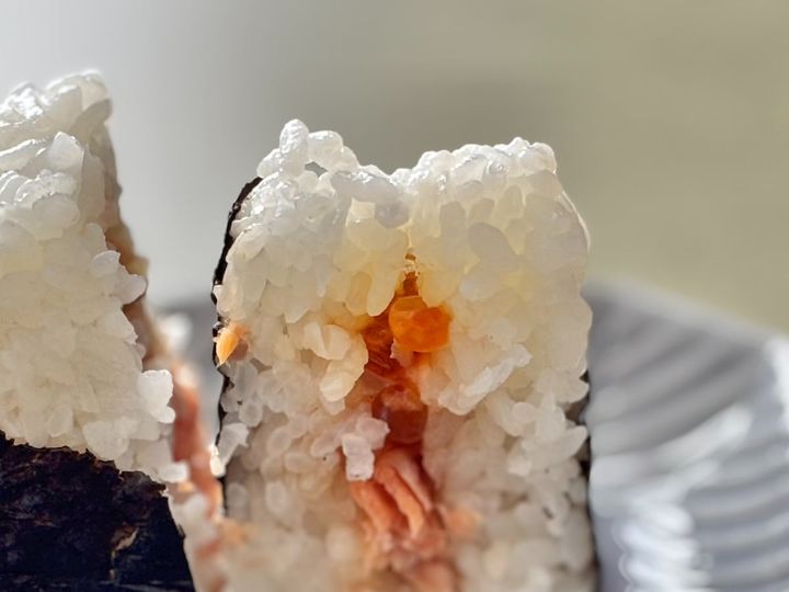 320円も納得！【ファミマ】の豪華おむすびが手で握ったようなおいしさ