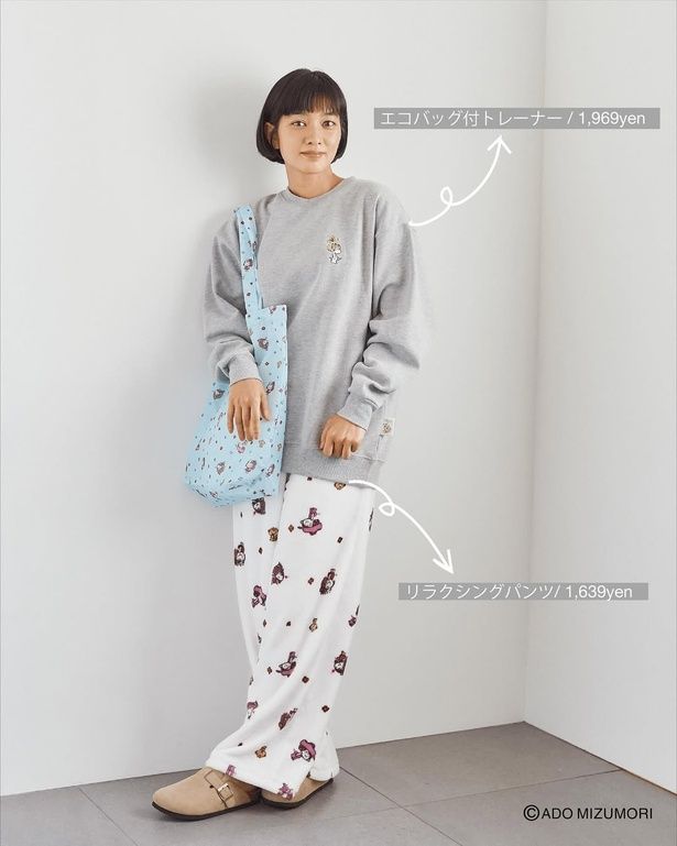 トレーナーセットにフリースパンツを合わせた大人のリラックススタイル。セットアップで着ても、単品使いでも