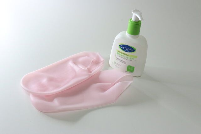 ダイソー しっとりフットケアソックス ボディークリーム