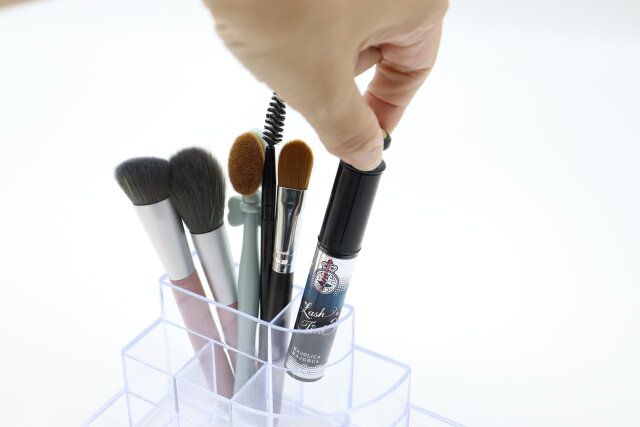 メイクアップスタンド（8仕切り） マスカラ取り出し