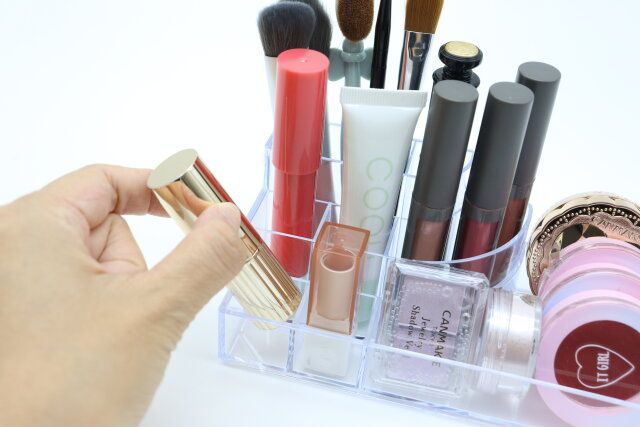 メイクアップスタンド（8仕切り） リップ取り出し