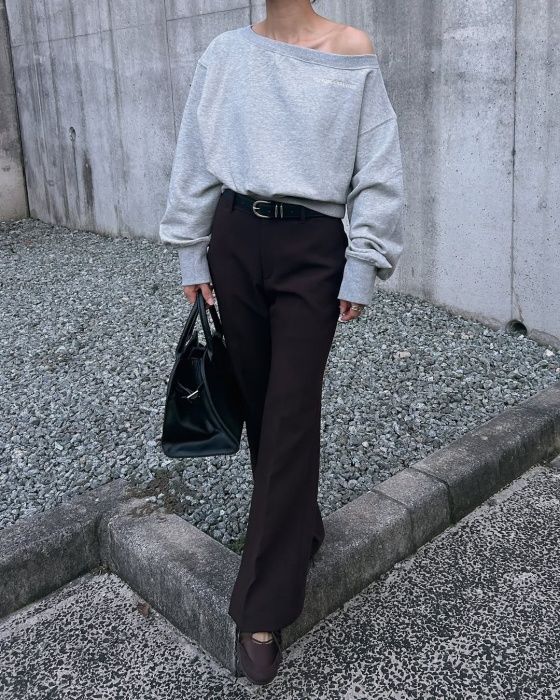 UNIQLO「スマートフレアパンツ」